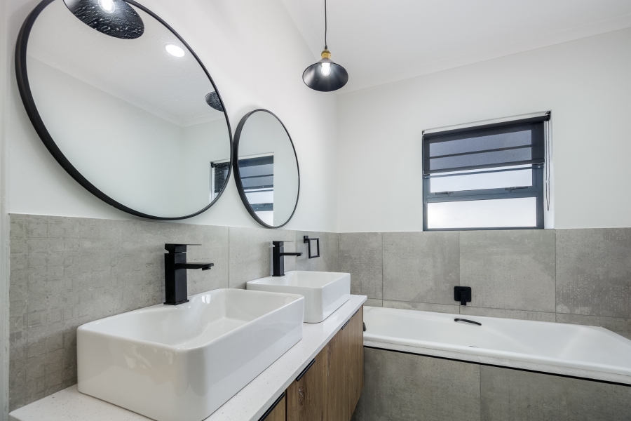 4 Bedroom Property for Sale in Haasendal Western Cape